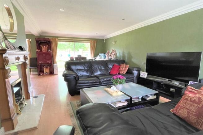 Lounge / Dining Room