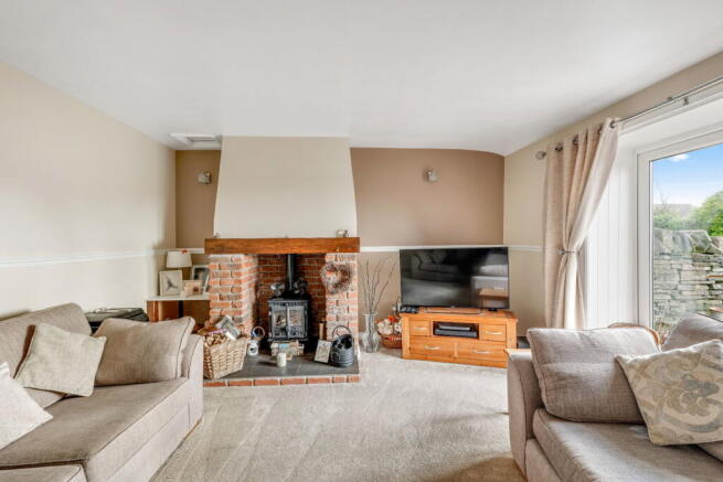 4 bed Semi-Detached Bungalow for sale Image 11