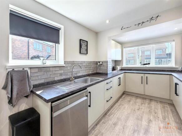 3 bed Detached for sale Image 8