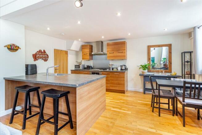 Kitchen-2 12.jpg