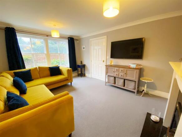 Lounge 3.jpg