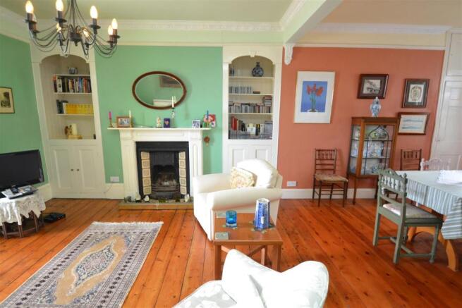 DOUBLE RECEPTION ROOM