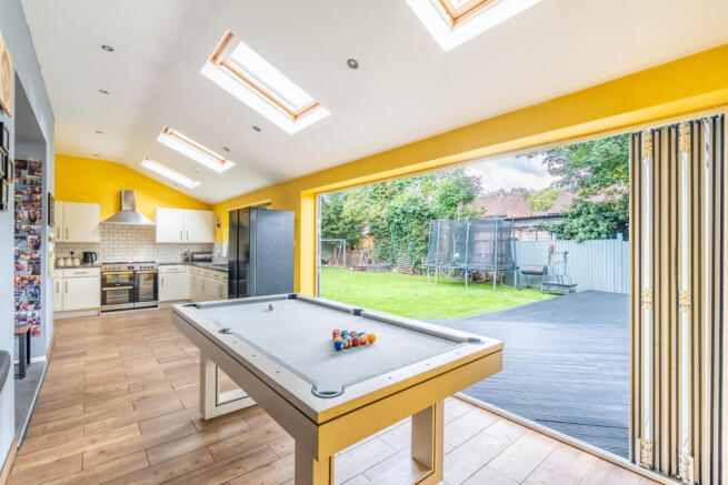 3 bed Semi-Detached for sale Image 6