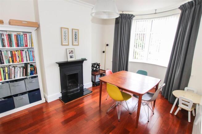 BAY FRONTED DINING ROOM