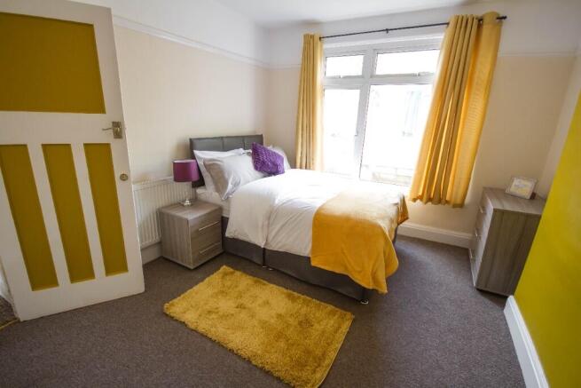 Gold Room @ £650pcm