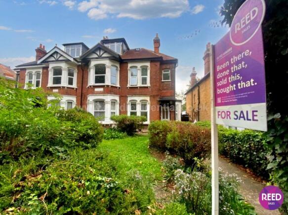 2-bed flat on Preston Road, Westcliff On Sea, £150,000