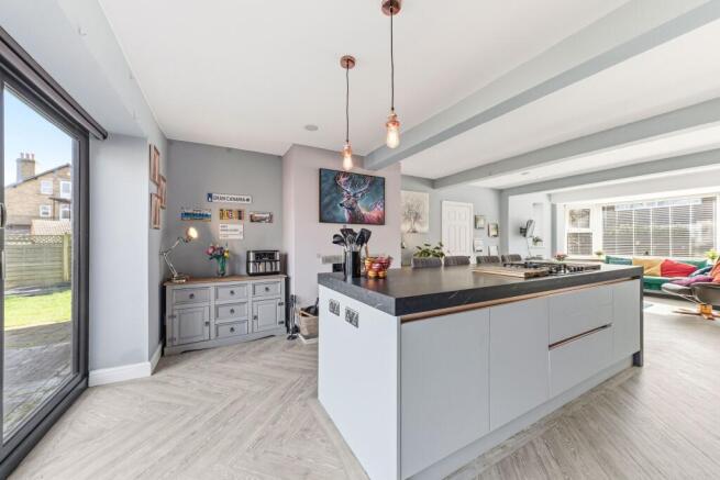 4 bed Detached for sale Image 6