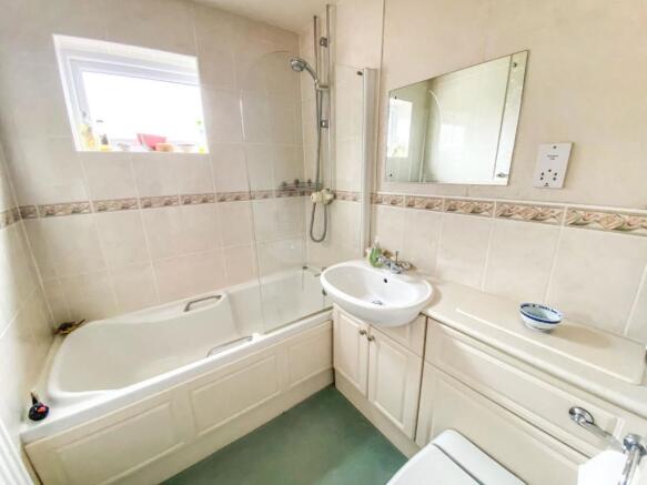 Family Bathroom.JPG