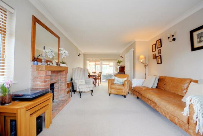 Lounge/Dining Room