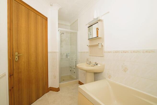 Bath/Shower Room
