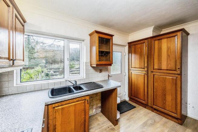 3 bed Semi-Detached for sale Image 4