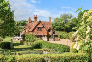Slade Gate Cottage, Ashampstead Road, Pangbourne, Reading RG8 8QJ