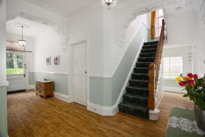 7 bed Detached for sale Image 8