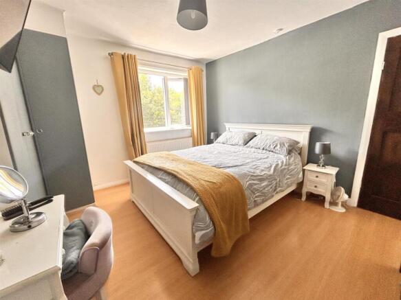 3 bed Terraced for sale Image 8