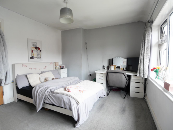 4 bed Semi-Detached for sale Image 9