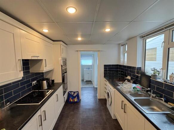 kitchen 1.jpg