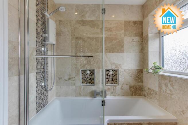 FAMILY BATHROOM: