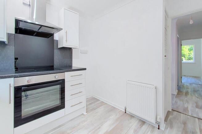 2 bed Ground Flat for sale Image 5