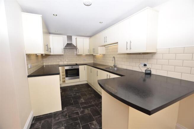 FITTED KITCHEN