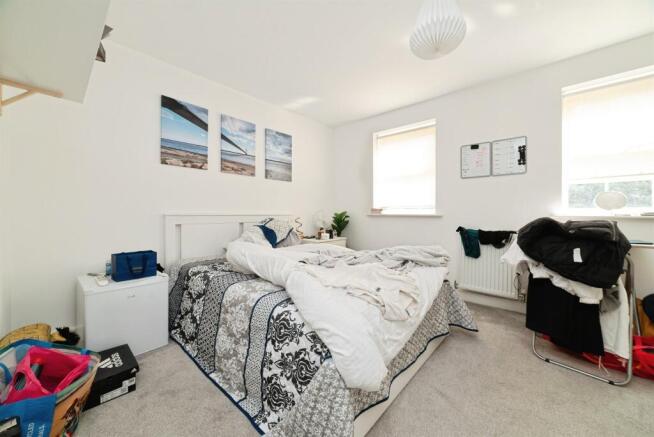 3 bed Town House for sale Image 8