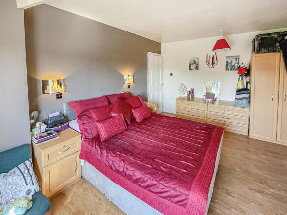 3 bed Semi-Detached for sale Image 9