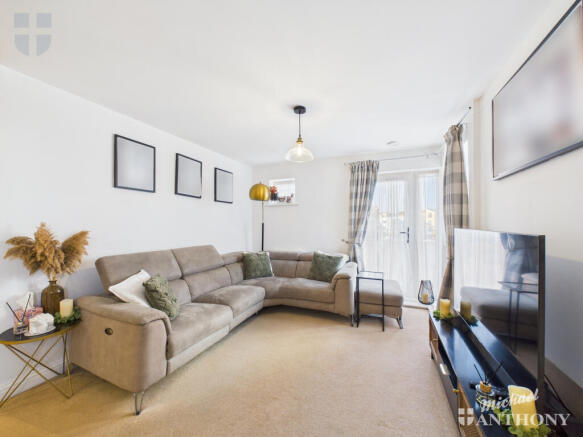 CAM03218G0-PR0832-STILL004