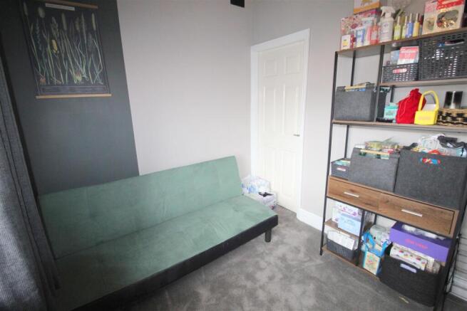 Caryl Road, 3 - bed 4 (2).JPG