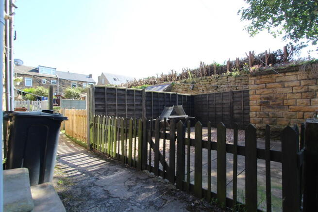 3 bed Terraced to rent Image 12