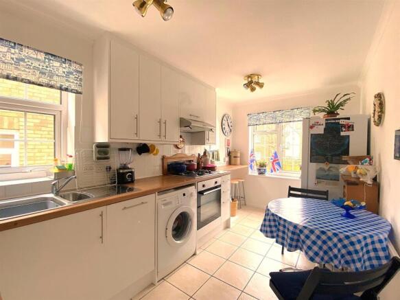 3 Braemar Ct - Kitchen.jpg