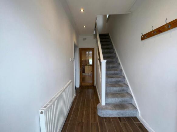 4 bed Semi-Detached to rent Image 4