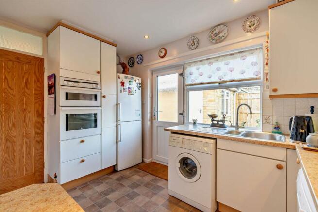 kitchen (2).jpg