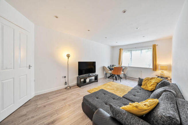 1300401-24-682f5b...