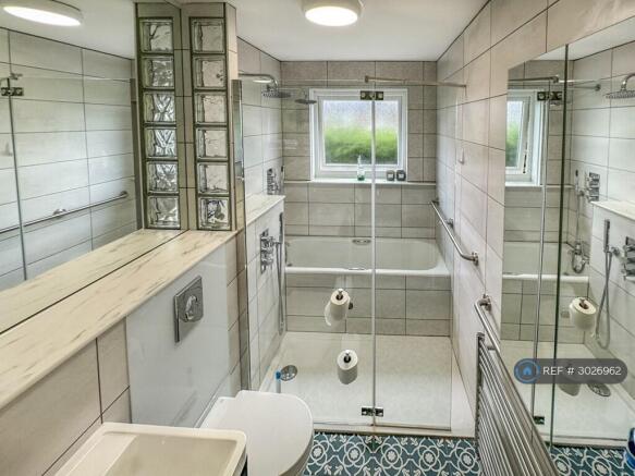 Downstairs Bathroom (Shared Room 1 And 2)