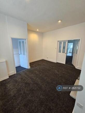 2 bed Terraced to rent Image 4