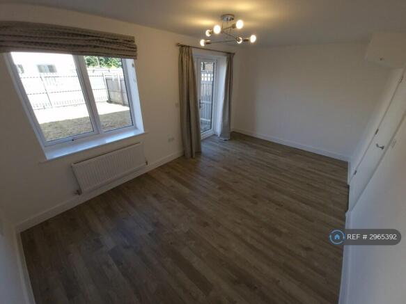 3 bed Semi-Detached to rent Image 8