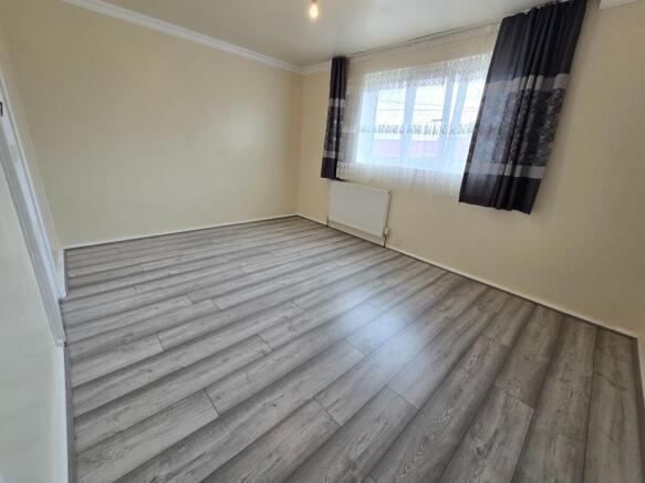 3 bed Terraced to rent Image 11