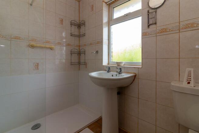 shower rm.jpg