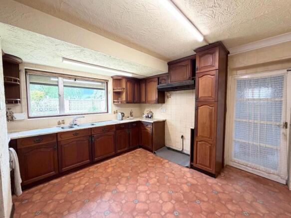4 bed Semi-Detached for sale Image 5