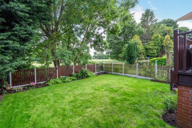 4 bed Semi-Detached for sale Image 11