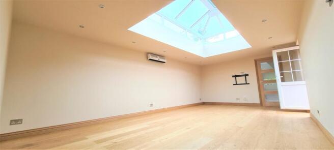 Dance Room / Annexe