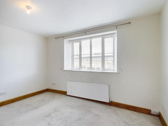 3 bed Semi-Detached to rent Image 5