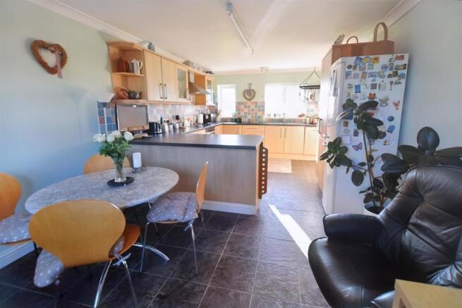 KITCHEN / DINER