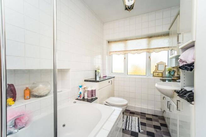 Family Bathroom/WC