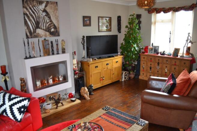 LOUNGE/DINING ROOM