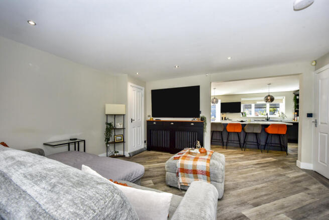 4 bed Detached for sale Image 9