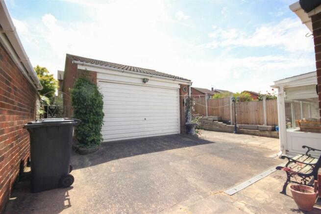DOUBLE GARAGE