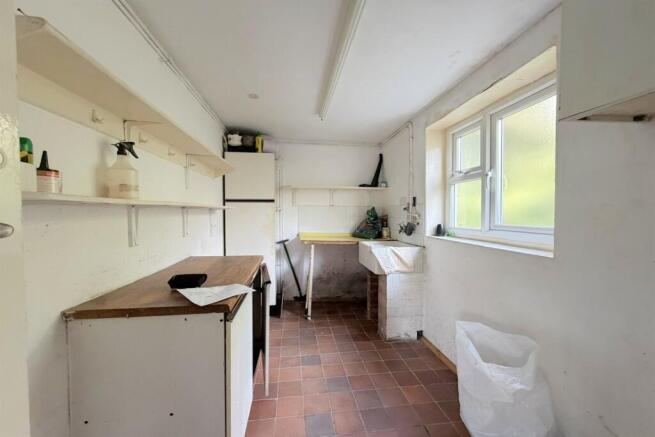 5 bed Detached for sale Image 5