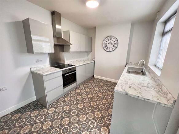 Kitchen 2.jpeg