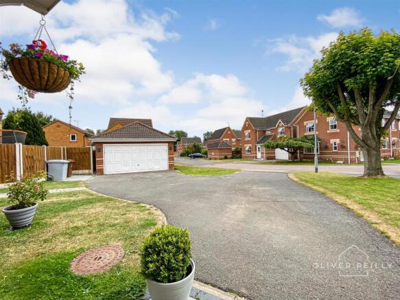 Extensive Driveway & Double Garage 773