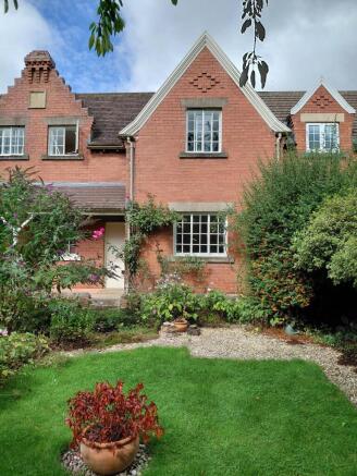 3 bed Terraced to rent Image 2